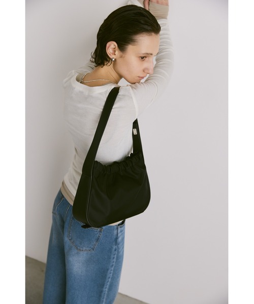 un/neu（アンノイ）の「2WAYコンビワンハンドル横長バッグ / ペットボトル収納可能 / ショルダーバッグ（ショルダーバッグ・レディース・ブラウン/ブラック・FREE）」の18枚目の写真