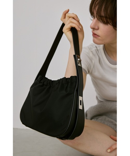 un/neu（アンノイ）の「2WAYコンビワンハンドル横長バッグ / ペットボトル収納可能 / ショルダーバッグ（ショルダーバッグ・レディース・ブラウン/ブラック・FREE）」の5枚目の写真