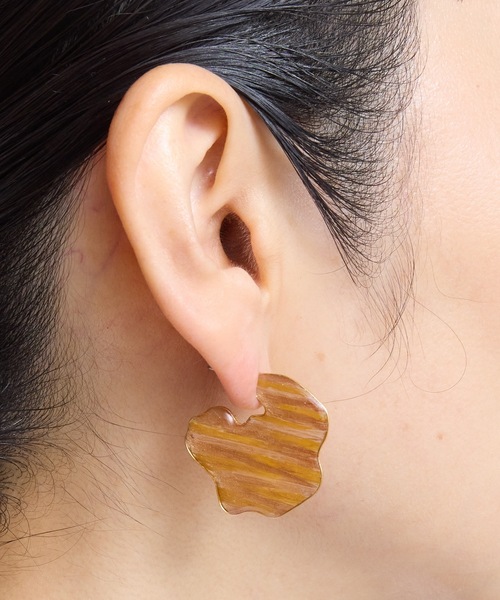 The Rule（ザルール）の「The Rule ザルール：Brush pierced.1　ブラッシュピアス１（ピアス（両耳用）・レディース・ベージュ/セージグリーン・FREE）」の3枚目の写真