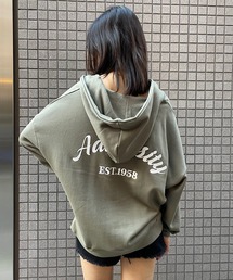 バック刺繍フードスウェットプルオーバー