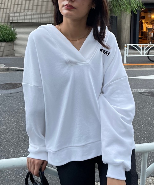 ROGER AND RAW(ロジャーアンドロウ)の「バック刺繍フードスウェットプルオーバー(Tシャツ/カットソー・レディース・ホワイト/ブラック/カーキ・FREE)」の5枚目の写真