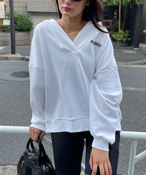 ROGER AND RAW(ロジャーアンドロウ)の「バック刺繍フードスウェットプルオーバー(Tシャツ/カットソー・レディース・ホワイト/ブラック/カーキ・FREE)」の6枚目の写真