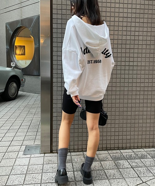 ROGER AND RAW(ロジャーアンドロウ)の「バック刺繍フードスウェットプルオーバー(Tシャツ/カットソー・レディース・ホワイト/ブラック/カーキ・FREE)」の8枚目の写真