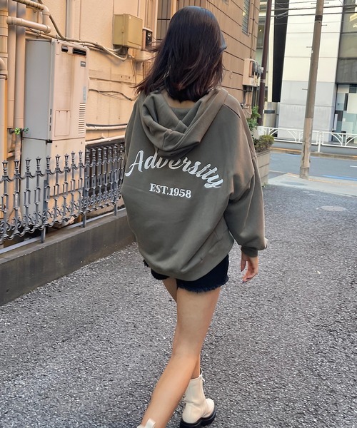 ROGER AND RAW(ロジャーアンドロウ)の「バック刺繍フードスウェットプルオーバー(Tシャツ/カットソー・レディース・ホワイト/ブラック/カーキ・FREE)」の12枚目の写真