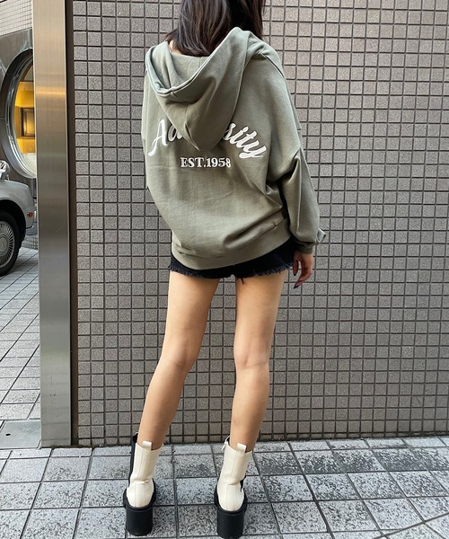 ROGER AND RAW(ロジャーアンドロウ)の「バック刺繍フードスウェットプルオーバー(Tシャツ/カットソー・レディース・ホワイト/ブラック/カーキ・FREE)」の14枚目の写真