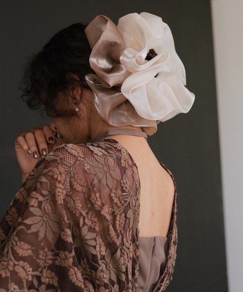 Callarus（カラルス）の「〔Callarus〕配色オーガンジービッグシュシュ（シュシュ・レディース・ブラック系/アイボリー系・FREE）」の8枚目の写真