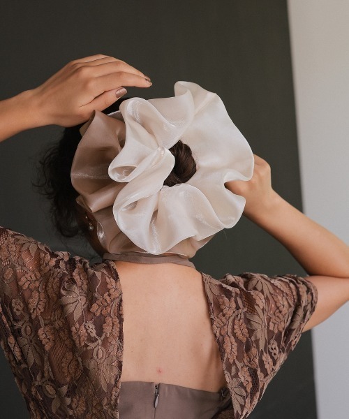 Callarus（カラルス）の「〔Callarus〕配色オーガンジービッグシュシュ（シュシュ・レディース・ブラック系/アイボリー系・FREE）」の10枚目の写真