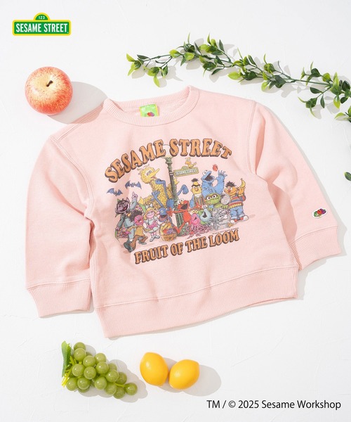 FRUIT OF THE LOOM（フルーツオブザルーム）の「長袖スウェット① / キッズ / セサミストリート / コラボプリント / 総勢キャラクター（スウェット・キッズ・ピンク/アイボリー/ブラック・110cm/130cm/150cm）」の3枚目の写真