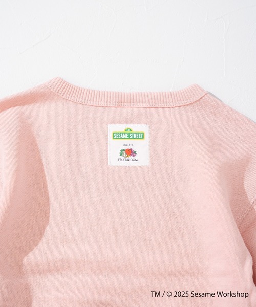 FRUIT OF THE LOOM（フルーツオブザルーム）の「長袖スウェット① / キッズ / セサミストリート / コラボプリント / 総勢キャラクター（スウェット・キッズ・ピンク/アイボリー/ブラック・110cm/130cm/150cm）」の5枚目の写真