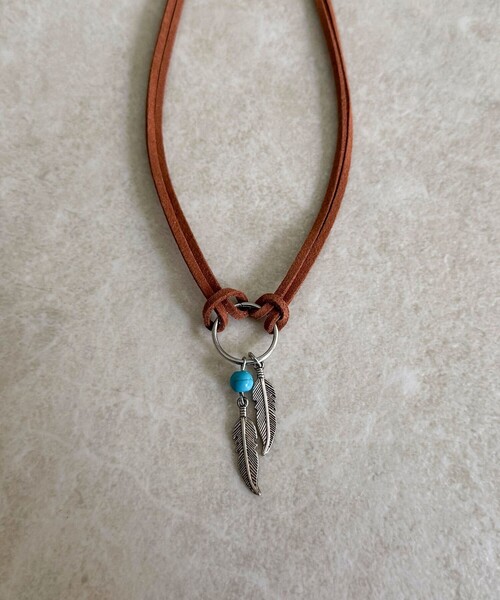 fredy emue(フレディエミュ)の「フェザートップチョーカー(チョーカー・レディース・ブラウン・FREE)」の4枚目の写真
