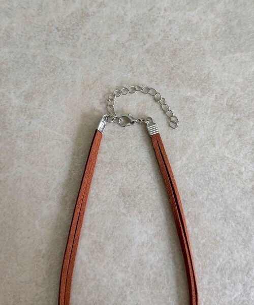 fredy emue(フレディエミュ)の「フェザートップチョーカー(チョーカー・レディース・ブラウン・FREE)」の5枚目の写真