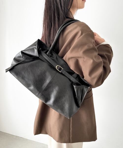 LOVALOT(ラバロット)の「フェイクレザー トートバッグ 横長(トートバッグ・レディース・ブラック/ブラウン/ベージュ・FREE)」の4枚目の写真