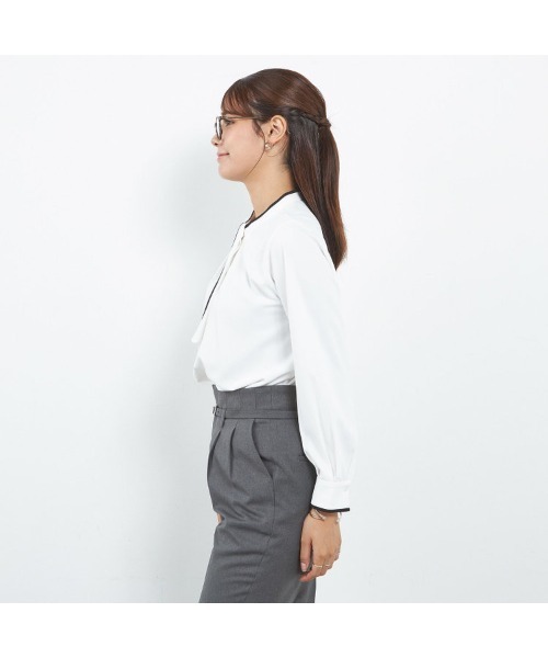 SUIT SELECT(スーツセレクト)の「【長袖】ボウタイ取り外し2WAYプルオーバー(シャツ/ブラウス・レディース・ブラック×ホワイト/ホワイト/グレー・MEDIUM/LARGE/SMALL)」の5枚目の写真