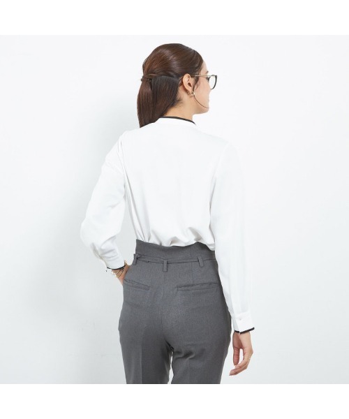 SUIT SELECT(スーツセレクト)の「【長袖】ボウタイ取り外し2WAYプルオーバー(シャツ/ブラウス・レディース・ブラック×ホワイト/ホワイト/グレー・MEDIUM/LARGE/SMALL)」の6枚目の写真