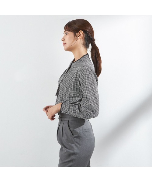 SUIT SELECT(スーツセレクト)の「【長袖】ボウタイ取り外し2WAYプルオーバー(シャツ/ブラウス・レディース・ブラック×ホワイト/ホワイト/グレー・MEDIUM/LARGE/SMALL)」の15枚目の写真