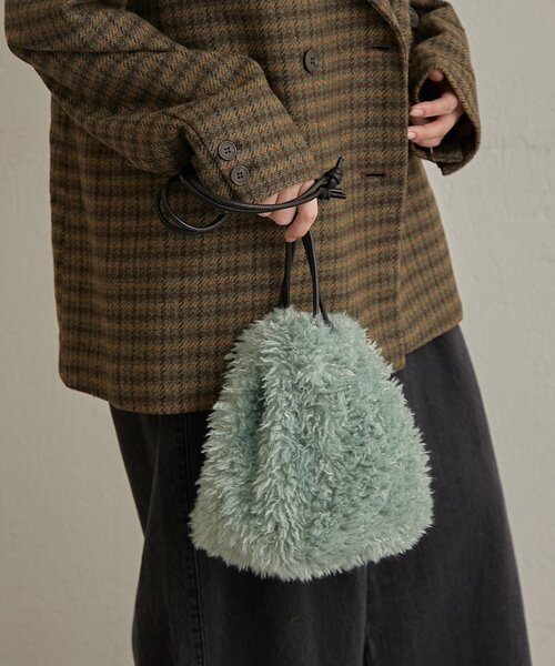 Omekashi(オメカシ)の「シャギー巾着(トートバッグ・レディース・ブラウン/グリーン・ONE SIZE)」の2枚目の写真
