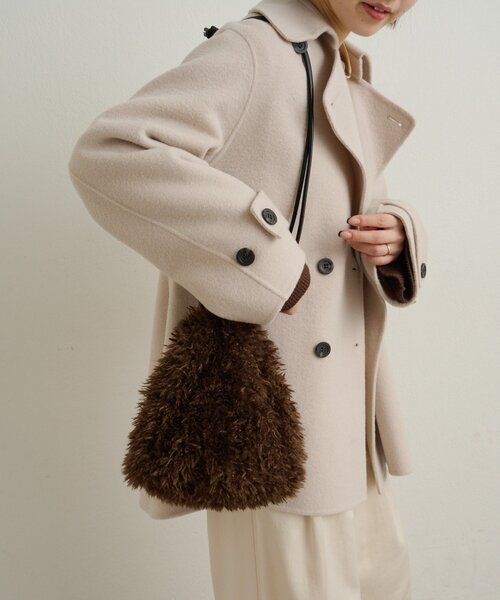 Omekashi(オメカシ)の「シャギー巾着(トートバッグ・レディース・ブラウン/グリーン・ONE SIZE)」の6枚目の写真