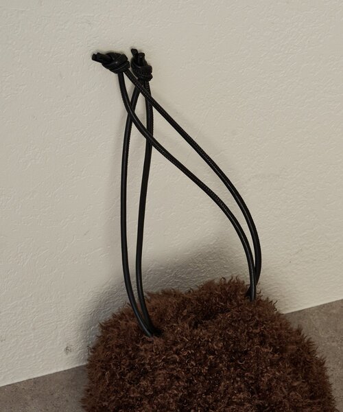 Omekashi(オメカシ)の「シャギー巾着(トートバッグ・レディース・ブラウン/グリーン・ONE SIZE)」の5枚目の写真