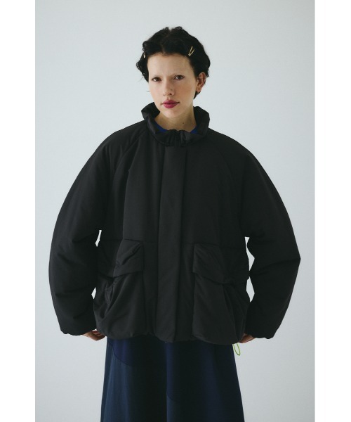 HeRIN.CYE（ヘリンドットサイ）の「Frill neck padded blouson　　フリルネックパデッドブルゾン（ブルゾン・レディース・ブラック/ブラウン/ブルー系その他3・FREE）」の2枚目の写真