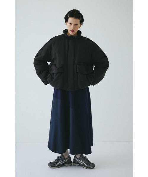 HeRIN.CYE（ヘリンドットサイ）の「Frill neck padded blouson　　フリルネックパデッドブルゾン（ブルゾン・レディース・ブラック/ブラウン/ブルー系その他3・FREE）」の4枚目の写真