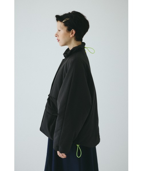 HeRIN.CYE（ヘリンドットサイ）の「Frill neck padded blouson　　フリルネックパデッドブルゾン（ブルゾン・レディース・ブラック/ブラウン/ブルー系その他3・FREE）」の5枚目の写真