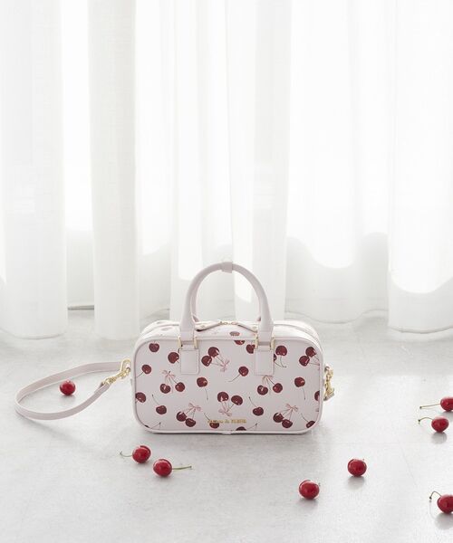 メゾンドフルール　チェリー柄ボストンバッグ　Maison de FLEUR チェリー柄ボストンバッグ（ハンドバッグ）｜Maison de FLEUR
