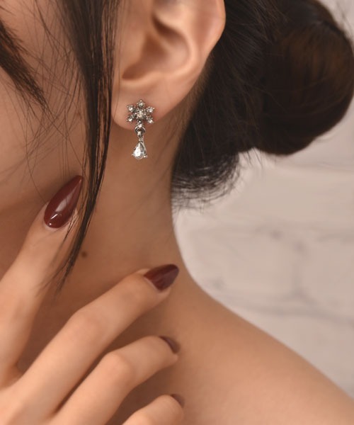 VIBGYOR Women(ヴィブジョー ウィメン)の「【float】ビジュー スノーフレーク シルバー ピアス(ピアス(両耳用)・レディース・シルバー・FREE)」の6枚目の写真