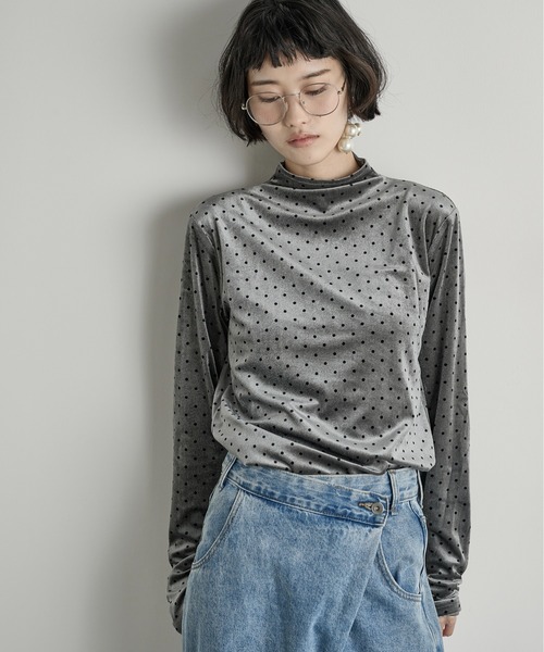 THE YOn（ザヨン）の「ドットベロアハイネックトップス（Tシャツ/カットソー・レディース・グレー/アイボリー/ブラウン・FREE）」の21枚目の写真