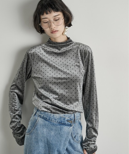 THE YOn（ザヨン）の「ドットベロアハイネックトップス（Tシャツ/カットソー・レディース・グレー/アイボリー/ブラウン・FREE）」の22枚目の写真