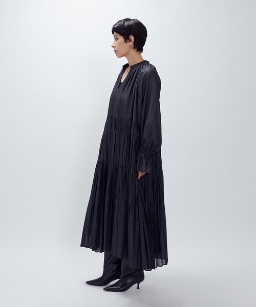 ティアード手絞りプリーツワンピース(ドレス)|1er Arrondissement ティアード手絞りプリーツワンピース(ドレス)|1er Arrondissement