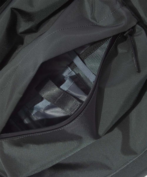 F/CE. (エフシーイー)の「F/CE./エフシーイー 420 re/cor TECHNICAL DAY PACK 24L(バックパック/リュック・メンズ・ブラック/グレー・FREE)」の7枚目の写真