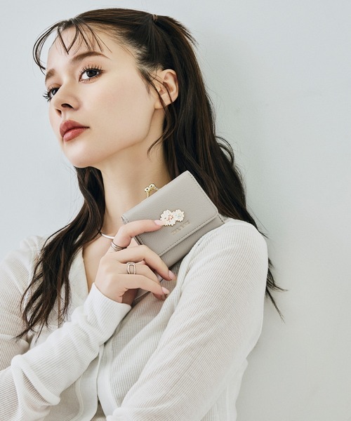 PAUL & JOE ACCESSOIRES（ポールアンドジョーアクセソワ）の「PAUL & JOE ACCESSOIRES (ポール＆ジョーアクセソワ)口金ミニ財布  PJA-W1312 クリザンテームメタル（財布・レディース・ピンク/アイボリー/ネイビー/グレー・FREE）」の13枚目の写真