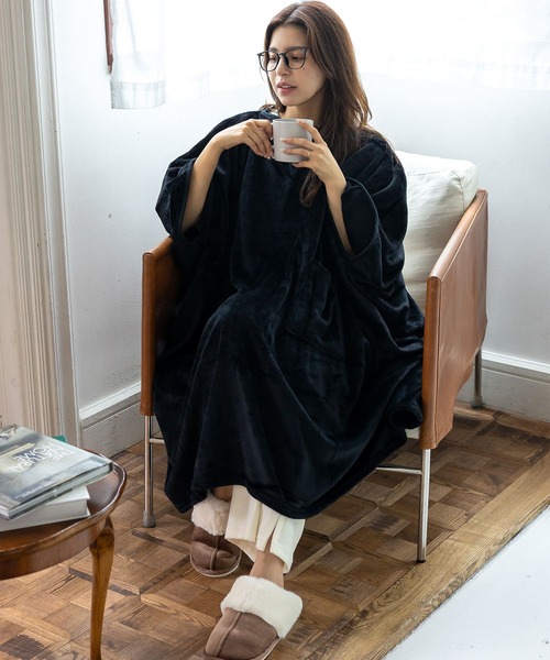 VitaFelice（ヴィータフェリーチェ）の「なめらかフランネル着る毛布（その他ルームウェア・レディース・ベージュ/ネイビー/ピンク/ブラック・FREE）」の2枚目の写真