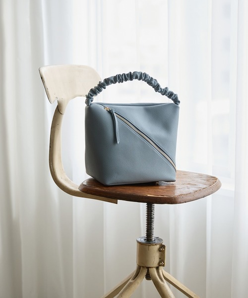 HASHIBAMI（ハシバミ）の「【HASHIBAMI】クシュクシュ ワンショルダー（ショルダーバッグ・レディース・ブラック/ライトブルー/ペールイエロー/ホワイト/ブラウン/ダークブラウン・FREE）」の17枚目の写真