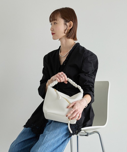 HASHIBAMI（ハシバミ）の「【HASHIBAMI】クシュクシュ ワンショルダー（ショルダーバッグ・レディース・ブラック/ライトブルー/ペールイエロー/ホワイト/ブラウン/ダークブラウン・FREE）」の16枚目の写真