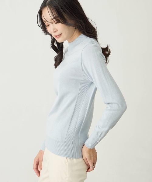 A/C DESIGN BY ALPHA CUBIC（エーシーデザインバイアルファキュービック）の「ラメリブハイネックニットプルオーバー【洗える・大きいサイズあり】（ニット/セーター・レディース・ライトグレー/ピンク/サックスブルー/オフホワイト・M/L/LL/3L）」の7枚目の写真