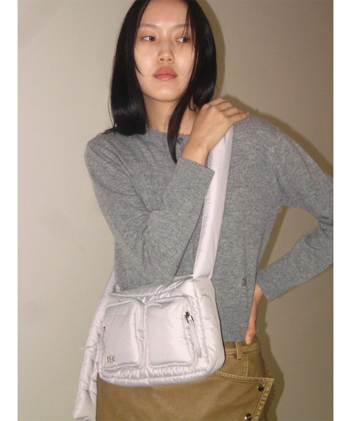 Kijun(キジュン)の「Pillow Cross Bag Silver(メッセンジャーバッグ・レディース・その他・OS)」の4枚目の写真