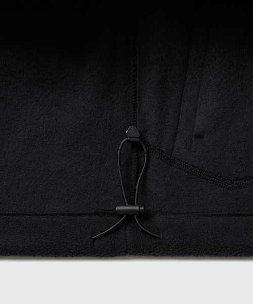 MUSINSA STANDARD（ムシンサスタンダード）の「シティレジャーポーラフリースハーフジッププルオーバー[ブラック]（その他アウター・メンズ・その他・SMALL/MEDIUM/LARGE/X-LARGE/XX-LARGE）」の5枚目の写真