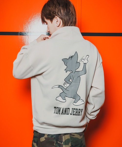 Tom&Jerry(トムアンドジェリー)の「【TOM&JERRY】プリント 裏起毛 スウェット ハイネック トレーナー(スウェット・メンズ・杢グレー/オートミール/チャコール/ネイビー/キャメル/グレイッシュベージュ・MEDIUM/LARGE/X-LARGE)」の4枚目の写真
