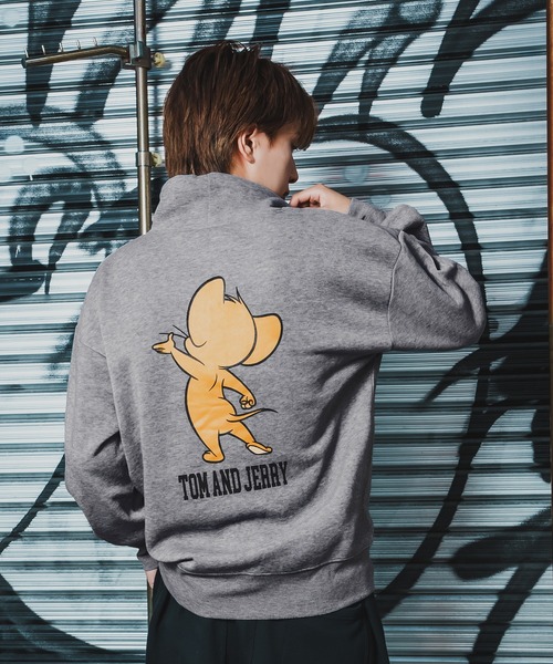 Tom&Jerry(トムアンドジェリー)の「【TOM&JERRY】プリント 裏起毛 スウェット ハイネック トレーナー(スウェット・メンズ・杢グレー/オートミール/チャコール/ネイビー/キャメル/グレイッシュベージュ・MEDIUM/LARGE/X-LARGE)」の7枚目の写真