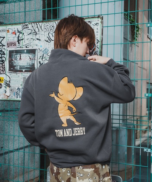 Tom&Jerry(トムアンドジェリー)の「【TOM&JERRY】プリント 裏起毛 スウェット ハイネック トレーナー(スウェット・メンズ・杢グレー/オートミール/チャコール/ネイビー/キャメル/グレイッシュベージュ・MEDIUM/LARGE/X-LARGE)」の11枚目の写真