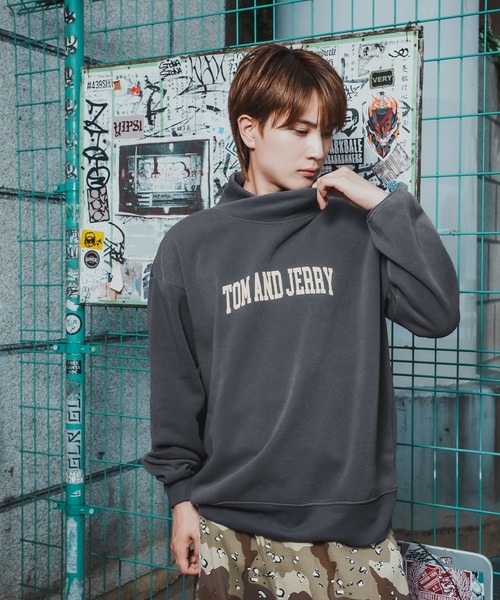 Tom&Jerry(トムアンドジェリー)の「【TOM&JERRY】プリント 裏起毛 スウェット ハイネック トレーナー(スウェット・メンズ・杢グレー/オートミール/チャコール/ネイビー/キャメル/グレイッシュベージュ・MEDIUM/LARGE/X-LARGE)」の12枚目の写真