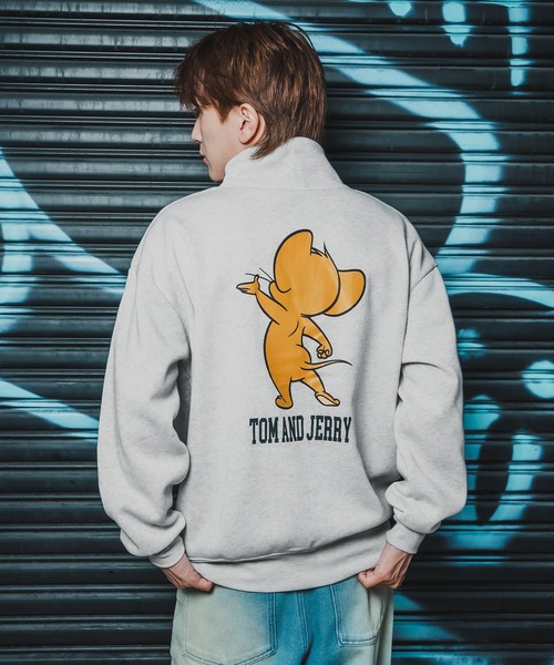 Tom&Jerry(トムアンドジェリー)の「【TOM&JERRY】プリント 裏起毛 スウェット ハイネック トレーナー(スウェット・メンズ・杢グレー/オートミール/チャコール/ネイビー/キャメル/グレイッシュベージュ・MEDIUM/LARGE/X-LARGE)」の15枚目の写真