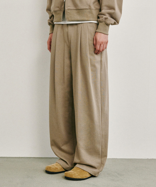 GLW（ジーエルダブリュ）の「ワイドツーピンタックスウェットパンツベージュ（スウェットパンツ・レディース・その他・LARGE/MEDIUM）」の2枚目の写真