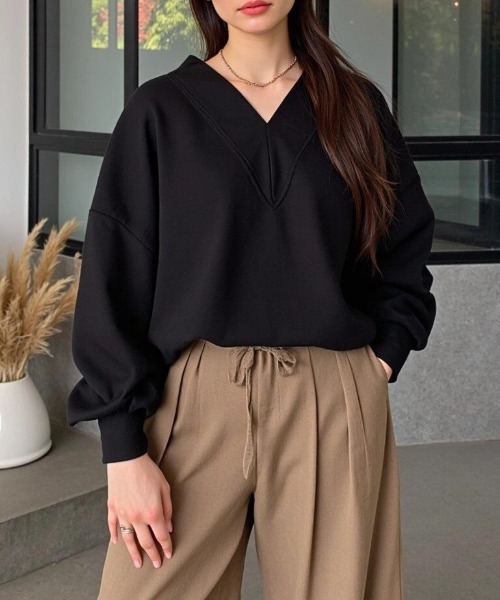 cammie(キャミー)の「Vネックドルマンスリーブトップス(スウェット・レディース・ベージュ/ブラック・F)」の6枚目の写真