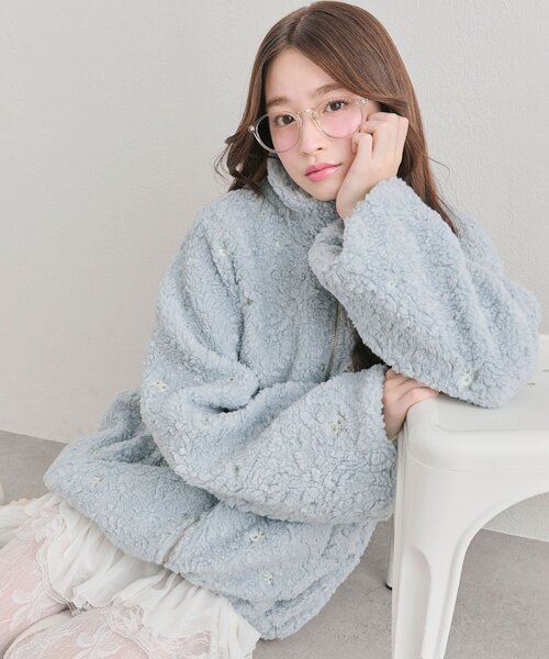 OLIVE des OLIVE（オリーブデオリーブ）の「花刺繍ボアブルゾン