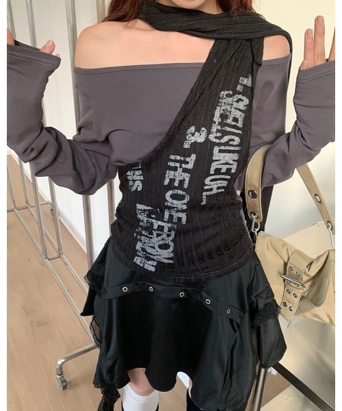 CHEER(チアー)の「レイヤードストール風オフショルトップス(Tシャツ/カットソー・レディース・ブラック/キャメル・M)」の2枚目の写真