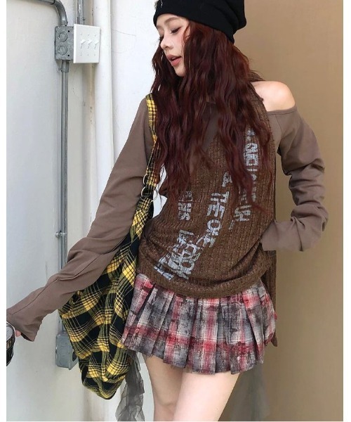 CHEER(チアー)の「レイヤードストール風オフショルトップス(Tシャツ/カットソー・レディース・ブラック/キャメル・M)」の4枚目の写真