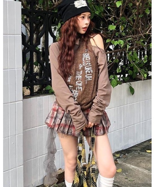 CHEER(チアー)の「レイヤードストール風オフショルトップス(Tシャツ/カットソー・レディース・ブラック/キャメル・M)」の6枚目の写真