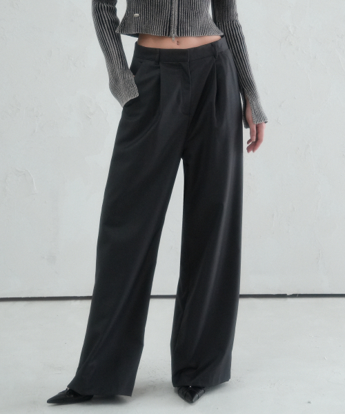 Vivacious（ビバシャス）の「RUA One-tuck Slacks - 3COL（スラックス・レディース・ブラック/グレー/チャコール・SMALL/MEDIUM/LARGE）」の5枚目の写真